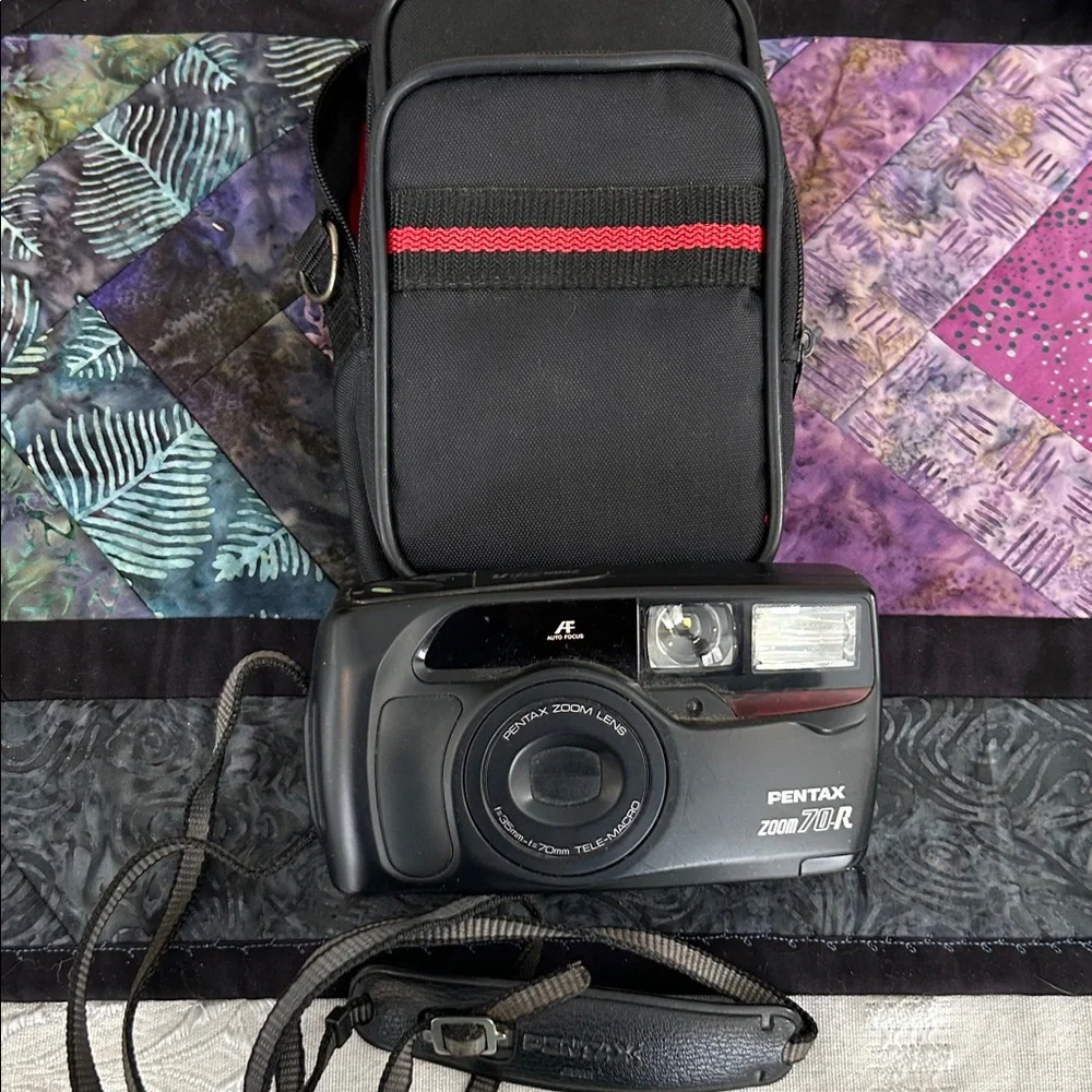 Pentax Zoom 70R Black Camera with Case